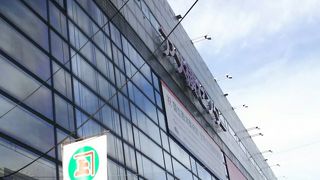 アメ横入り口にあるビル