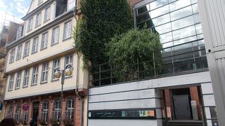 旧市街地の西寄りにあります。