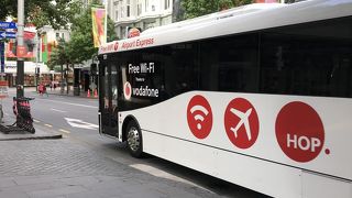 空港と市内の移動に便利