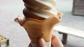 神津牧場のソフトクリーム購入