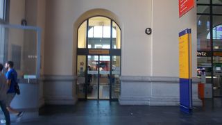 フランクフルト中央駅の構内にあります。