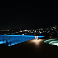 夜のプール