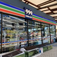 敷地内にミニマート、すぐ向かいにセブンイレブンあり