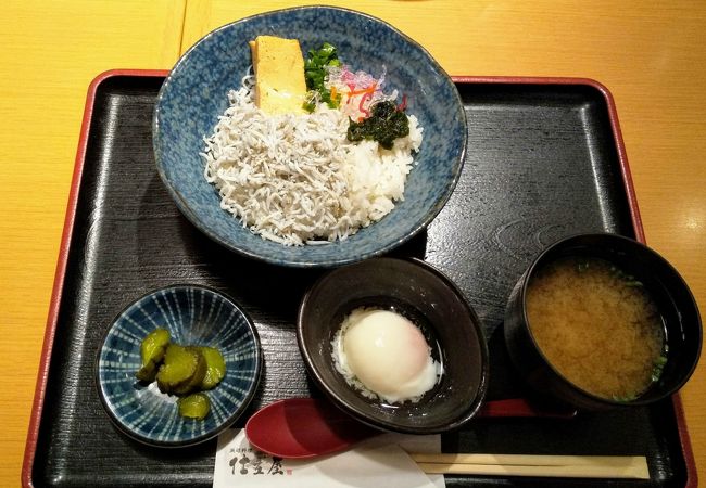 生しらす丼