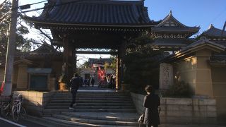 住宅街に歴史あるお寺