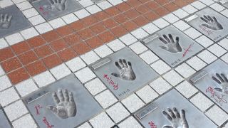 芸能人などの手型とサイン