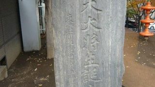 乃木大将誕生の地の石碑は、六本木ヒルズの南側にありますが、誕生の地は、毛利藩邸の跡です。