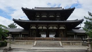 少し離れたところから見る方が