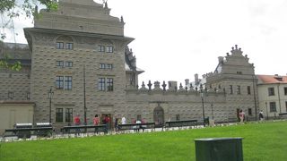 名だたる芸術家の作品があります