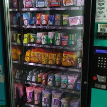 出発フロアの自動販売機