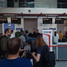 搭乗手続きカウンター