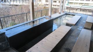 くろがね橋際にある無料の足湯