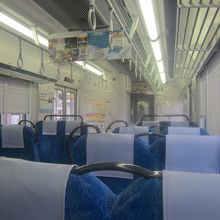 クロスシートが殆どなので快適な車内時間を過ごせます