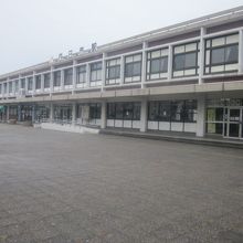 三重県下最大の町の中心駅とは思えない風情のJR四日市駅