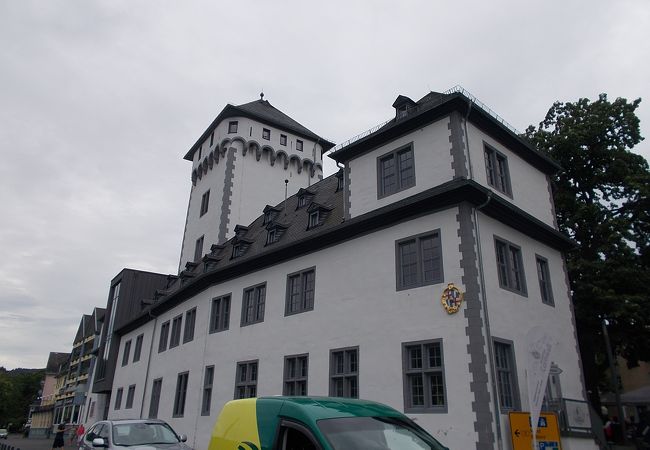 ライン川にある町です。