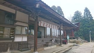 ロープウェイで行けます