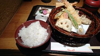 ご飯が美味しくて、お代わり自由はありがたいです。