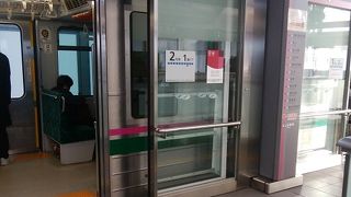 舎人ライナー　車窓の眺めがよい