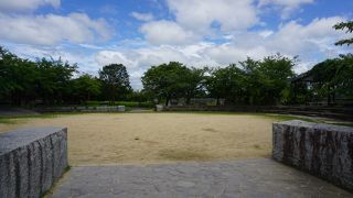 称徳天皇が行幸した際に利用されたとされる行宮の飽波宮