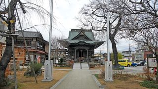 施無畏堂十三権者の像と，聖観音坐像，阿弥陀如来立像が必見！