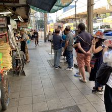 行列  並びたくないから お持ち帰り…