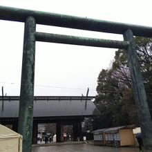 第二鳥居、青銅製の鳥居としては日本一。