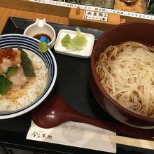 うどんと海鮮丼セット