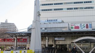 横須賀の中心繁華街にある駅