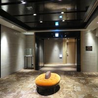 客室階エレベーターホールも洗練されたデザイン