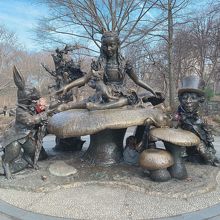セントラルパーク内のアリス像