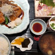 寒ブリの照り焼きと刺身のランチ