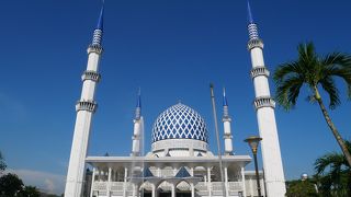 青色の美しいモスク