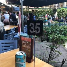 テーブルにおく番号札