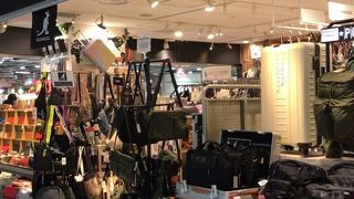 LCCターミナルのカバン店