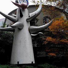 数寄屋橋公園・岡本太郎『若い時計台』