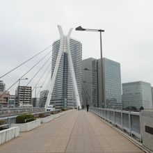 南東詰親柱辺りからの様子