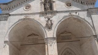 神聖なる洞窟部屋の隣に記念のお土産を買える売店