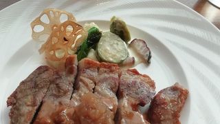 ホテルのレストラン＆バー