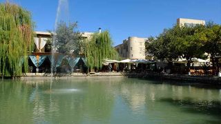 見どころが集中するブハラ歴史地区は、ラビハウズを起点に徒歩で見て回れるのが魅力。