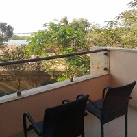 リゾート気分を盛り上げるべランダ。運が良ければ夕陽が見える。