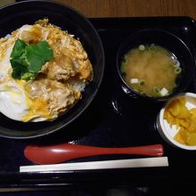 親子丼、こちらも美味しい。