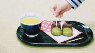 お土産や軽食を