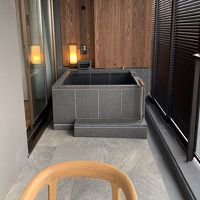 部屋の露天風呂は必要な時に貯めるタイプです。