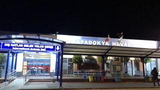 小さい空港、歩いて搭乗