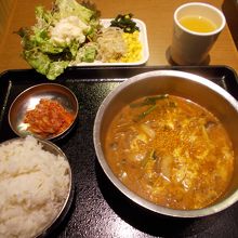 ユッケジャンクッパ定食です。