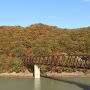 紅葉と鉄橋と五十里湖