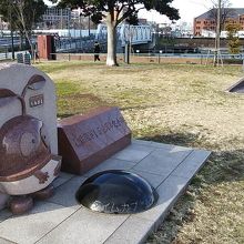 象の鼻パークから赤レンガ倉庫へ向かう途中にありました