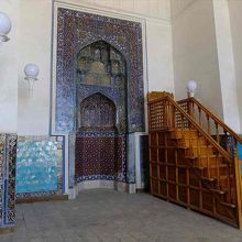 カラーン・モスクのミフラーブとミンバル（説教壇）