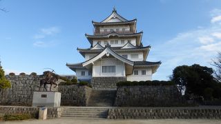 立派な模擬天守