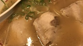 広々した店内、安定の美味しさ